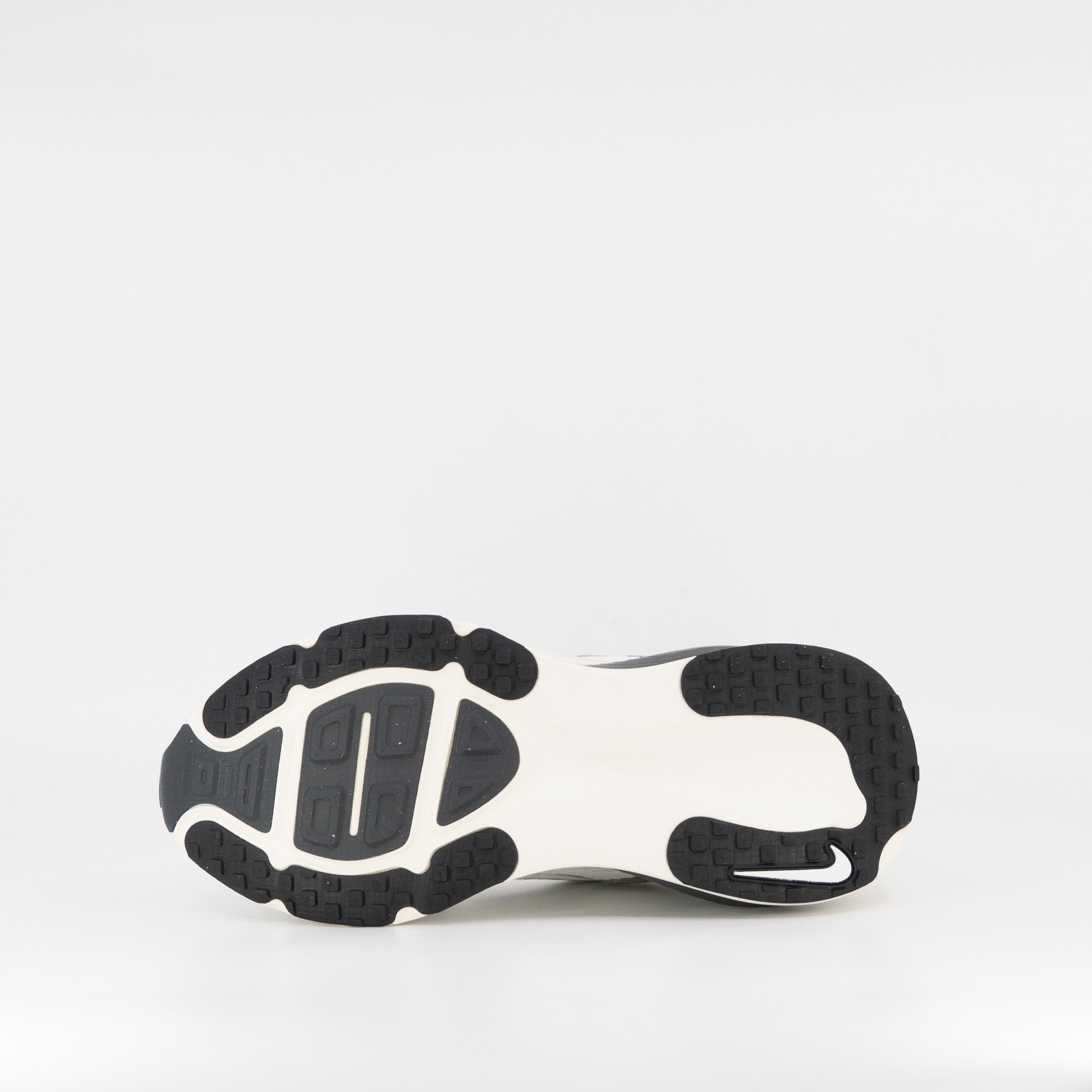 Nike Vomero 18 ESS (B Standard) Womens Summit White/Metallic Silver - Frontrunner Colombo
