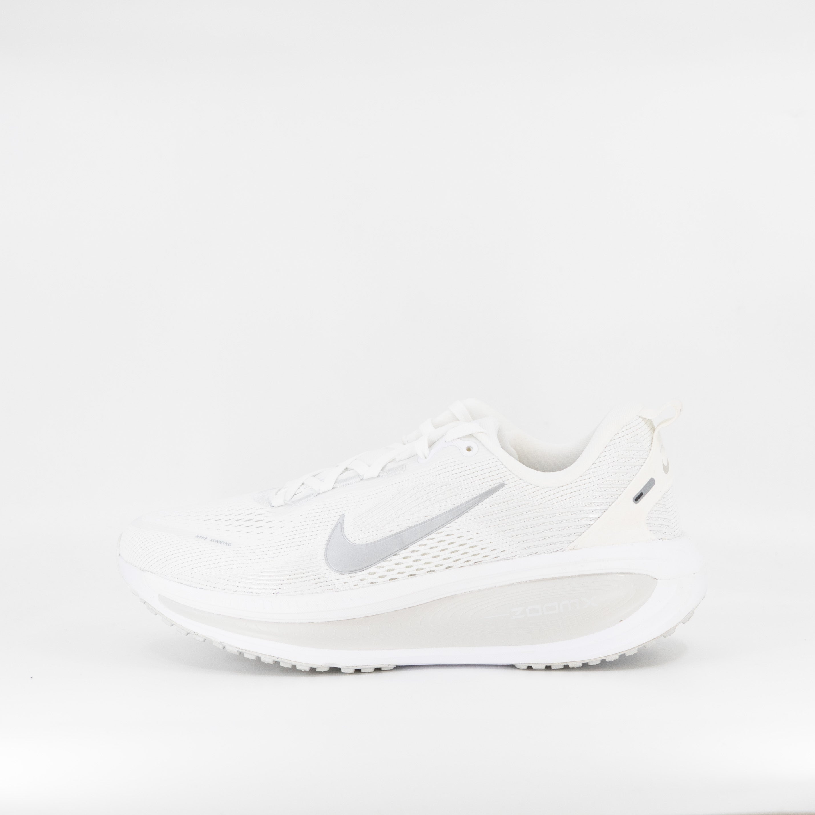 Nike Vomero 18 (B Standard) Womens White/Metallic Silver - Frontrunner Colombo