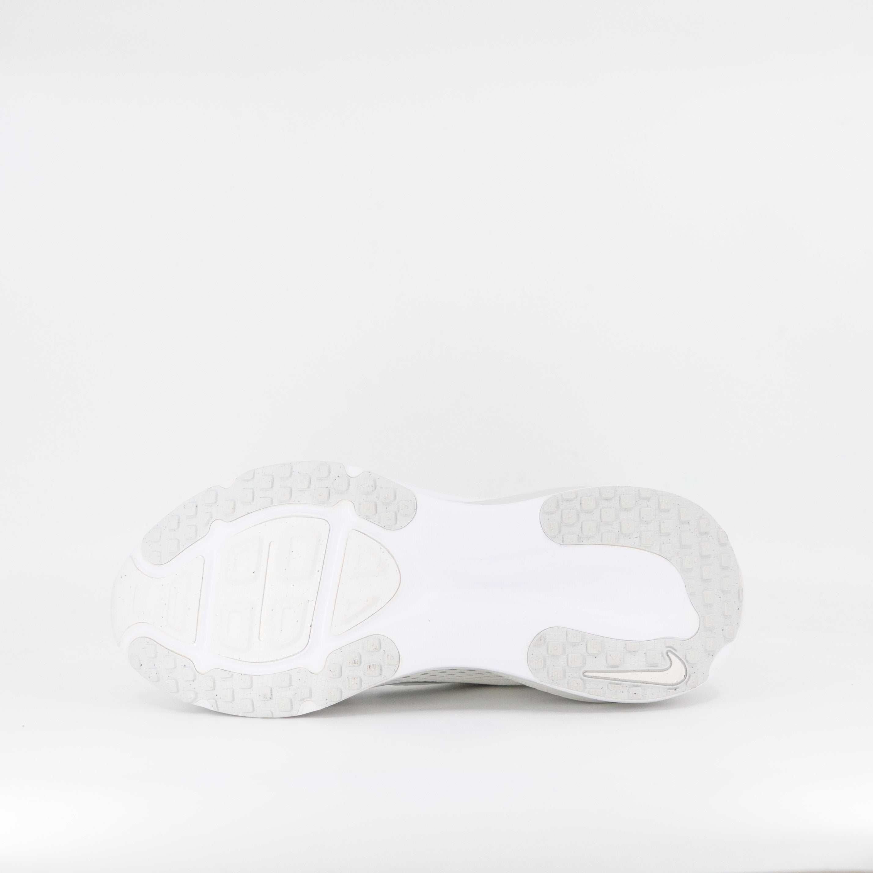 Nike Vomero 18 (B Standard) Womens White/Metallic Silver - Frontrunner Colombo