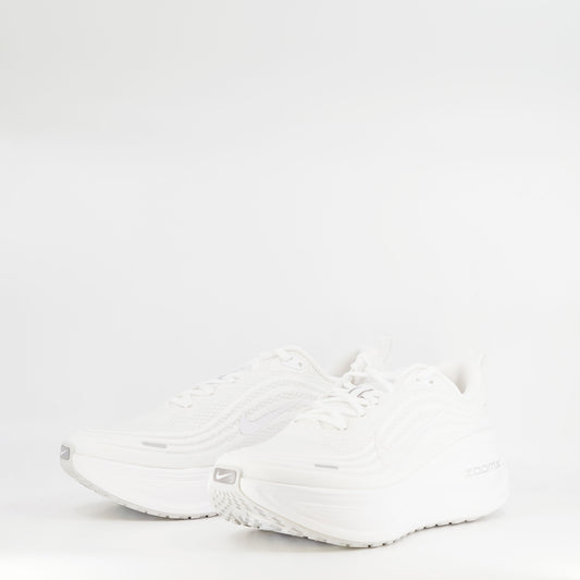 Nike Vomero Plus (D Standard) Mens White/Summit - Frontrunner Colombo