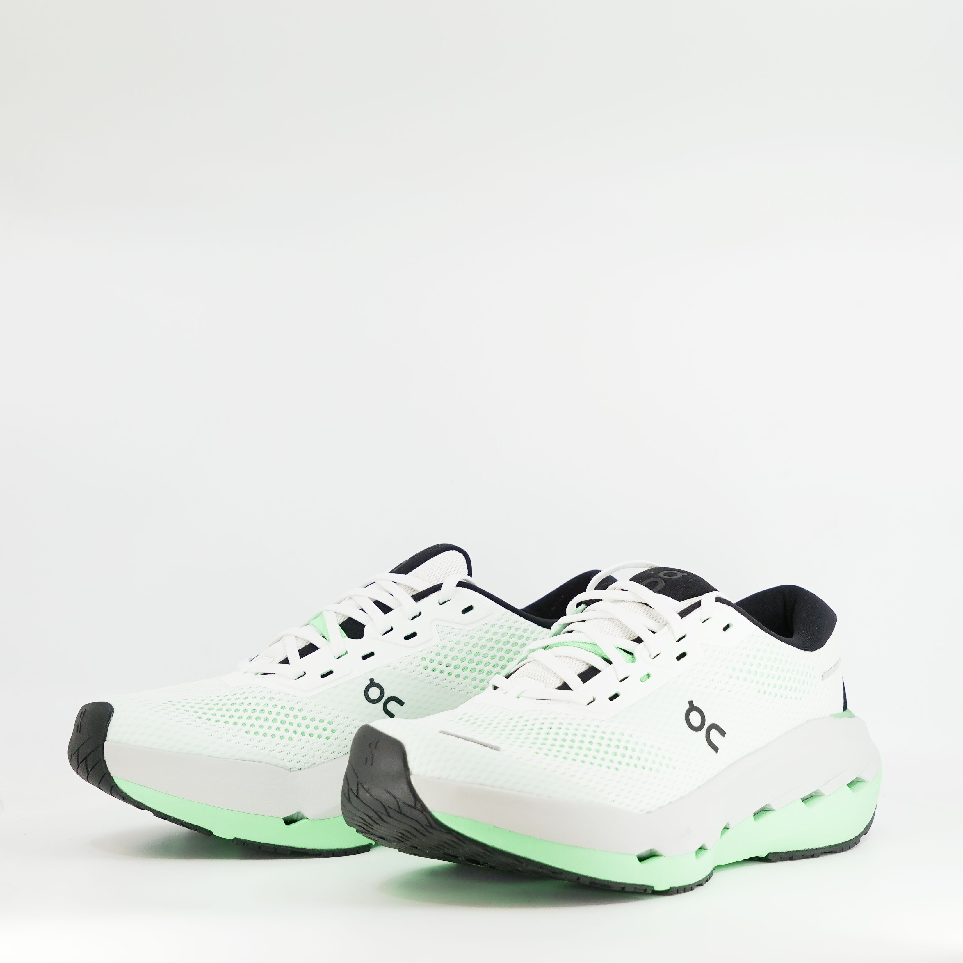 On Cloudrunner 3 Max (B Standard) Womens White/Verdite - Frontrunner Colombo