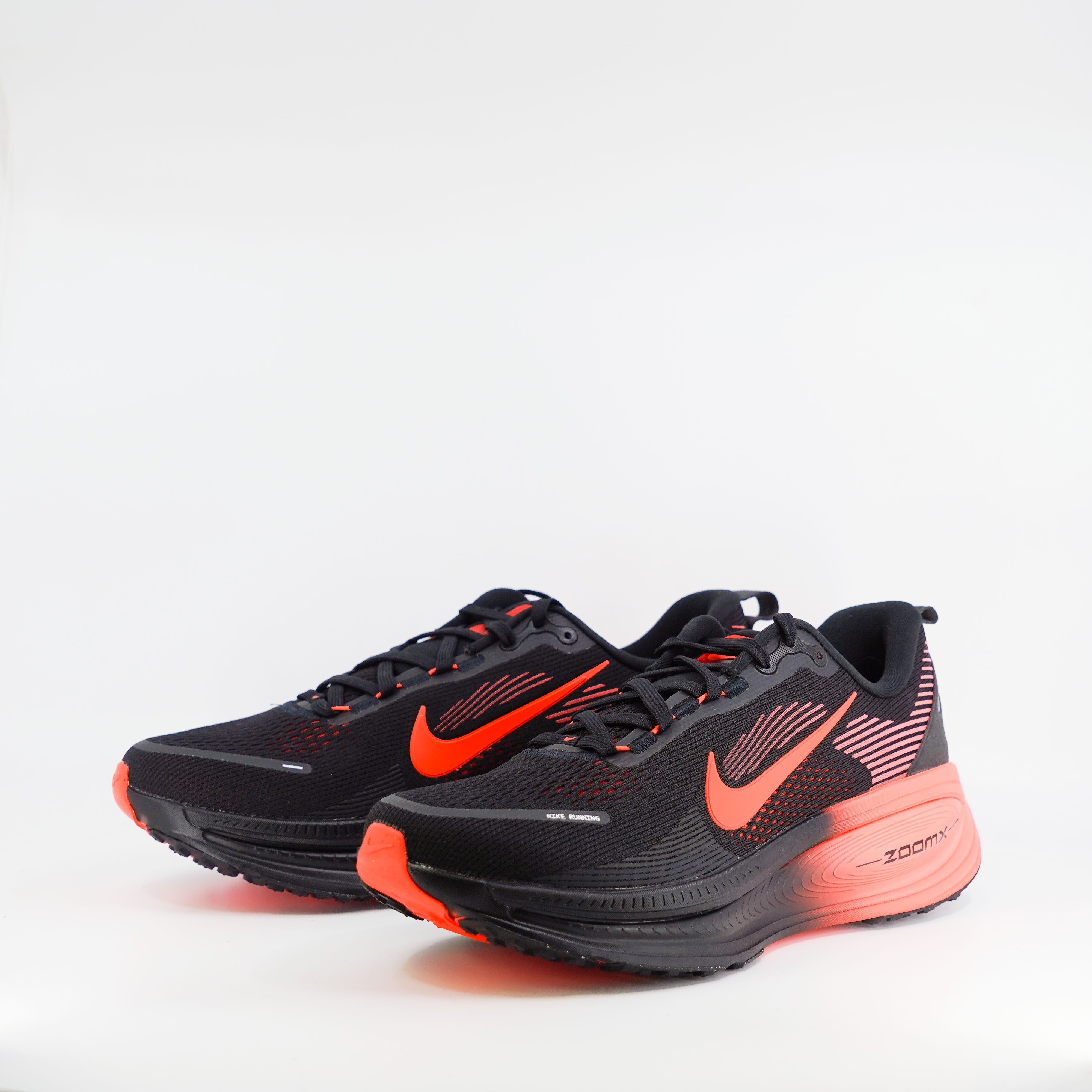 Nike Vomero 18 (D Standard) Mens Black/Bright Crimson - Frontrunner Colombo