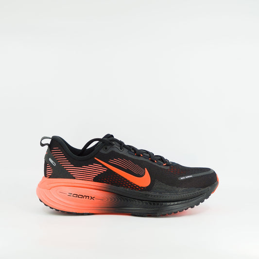 Nike Vomero 18 (D Standard) Mens Black/Bright Crimson - Frontrunner Colombo