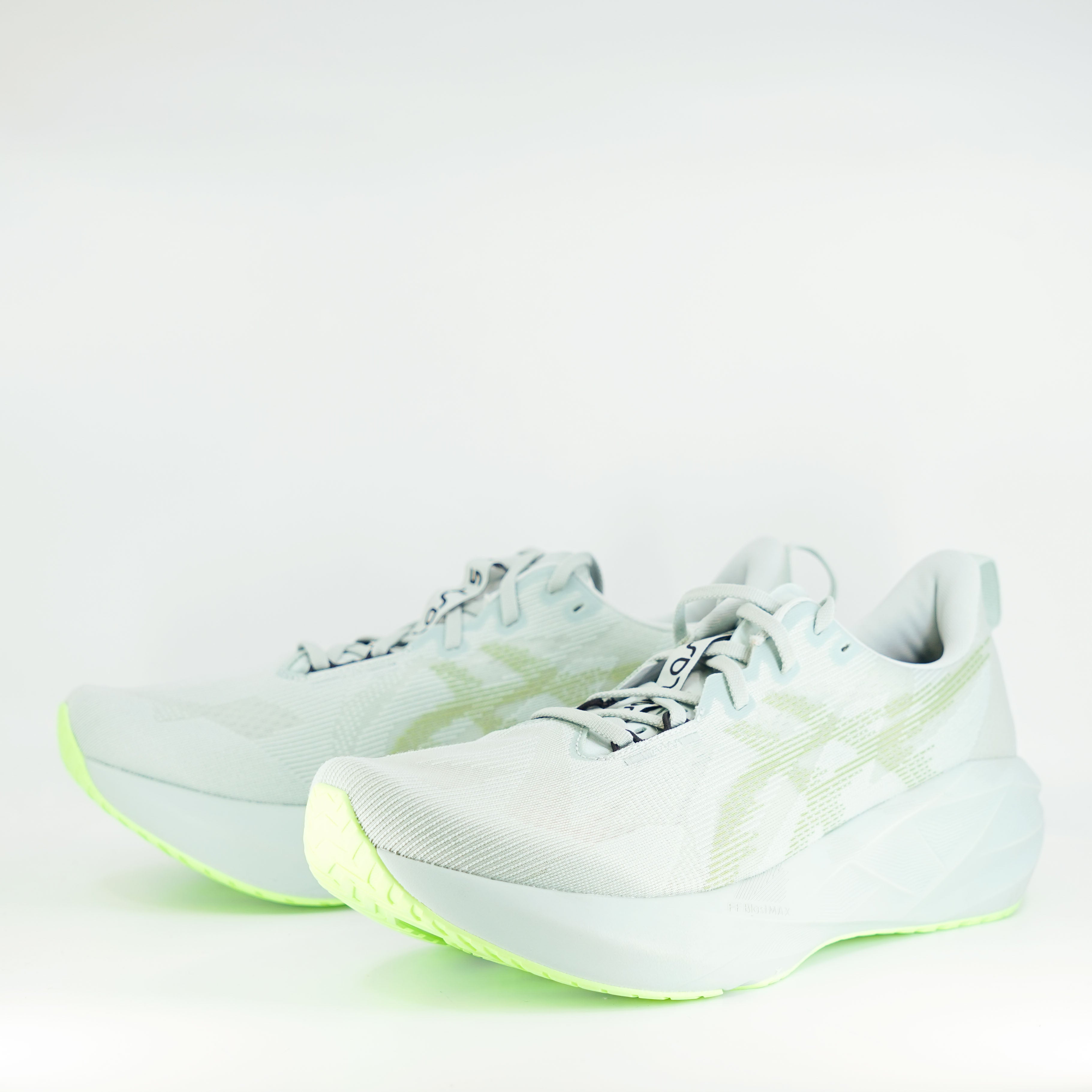 Asics Novablast 5 (D Standard) Mens Cold Moss/Light Orange - Frontrunner Colombo