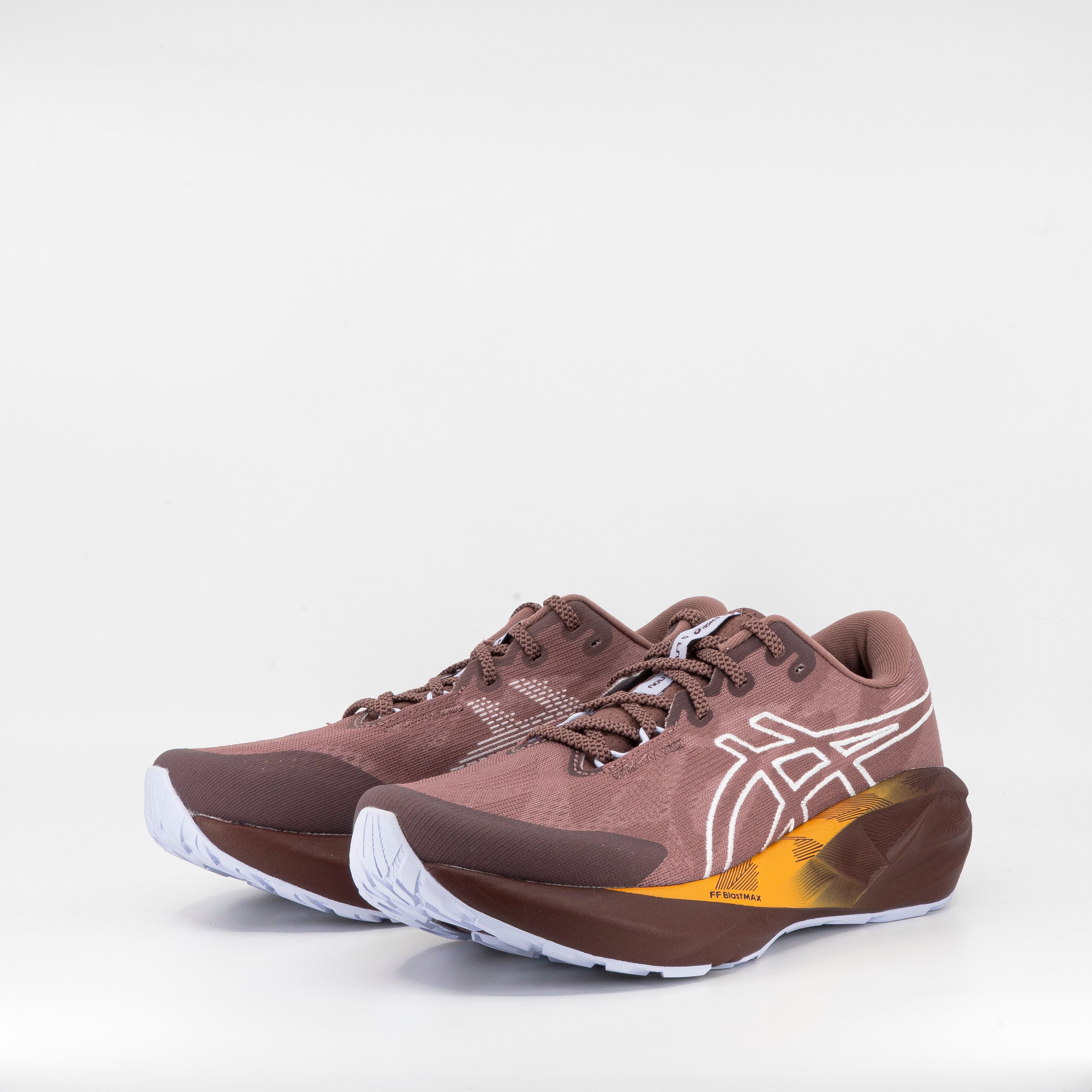 Asics Novablast 5 TR (B Standard) Womens Nature Bathing/Rubble Red - Frontrunner Colombo