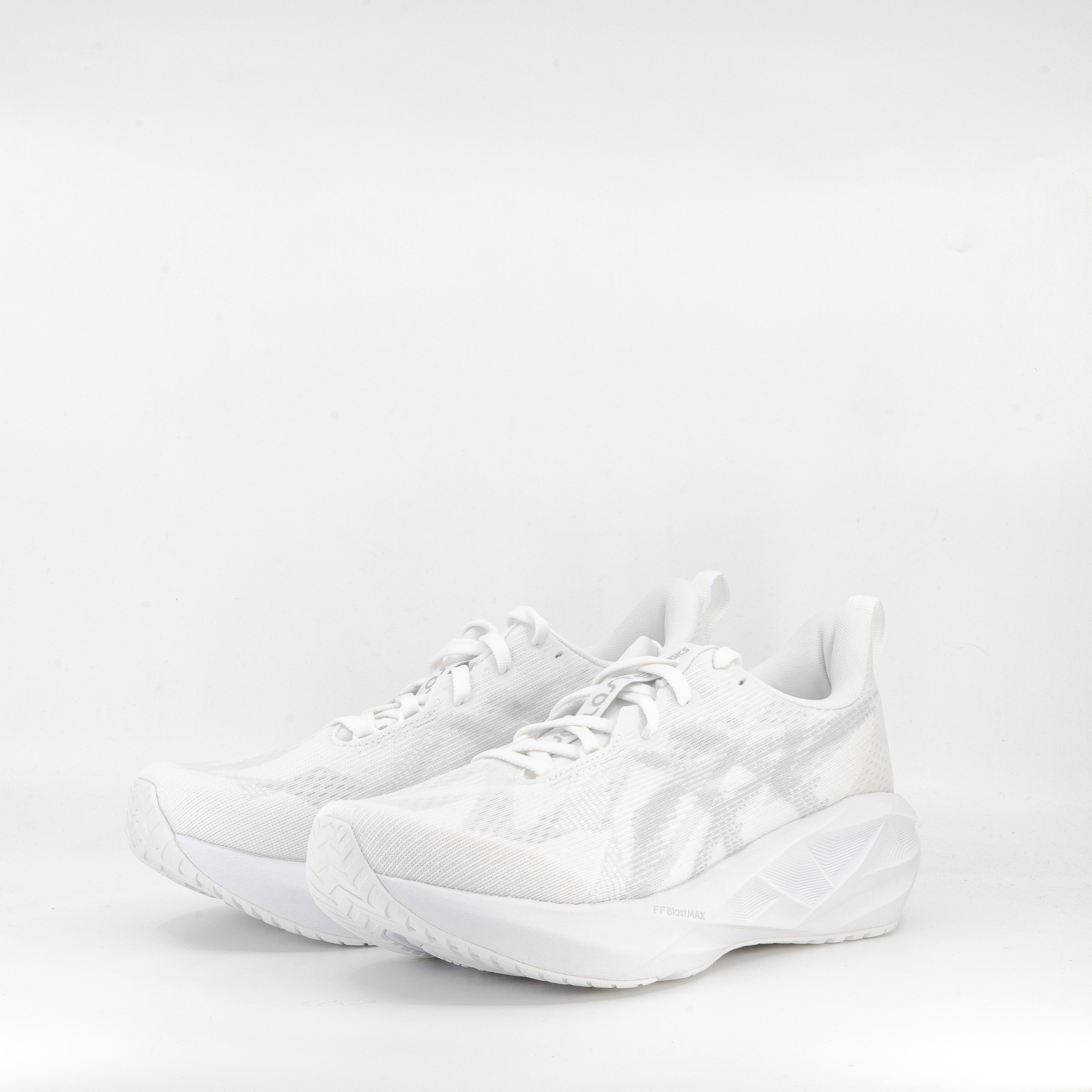 Asics Novablast 5 (B Standard) Womens White/Piedmont Grey - Frontrunner Colombo