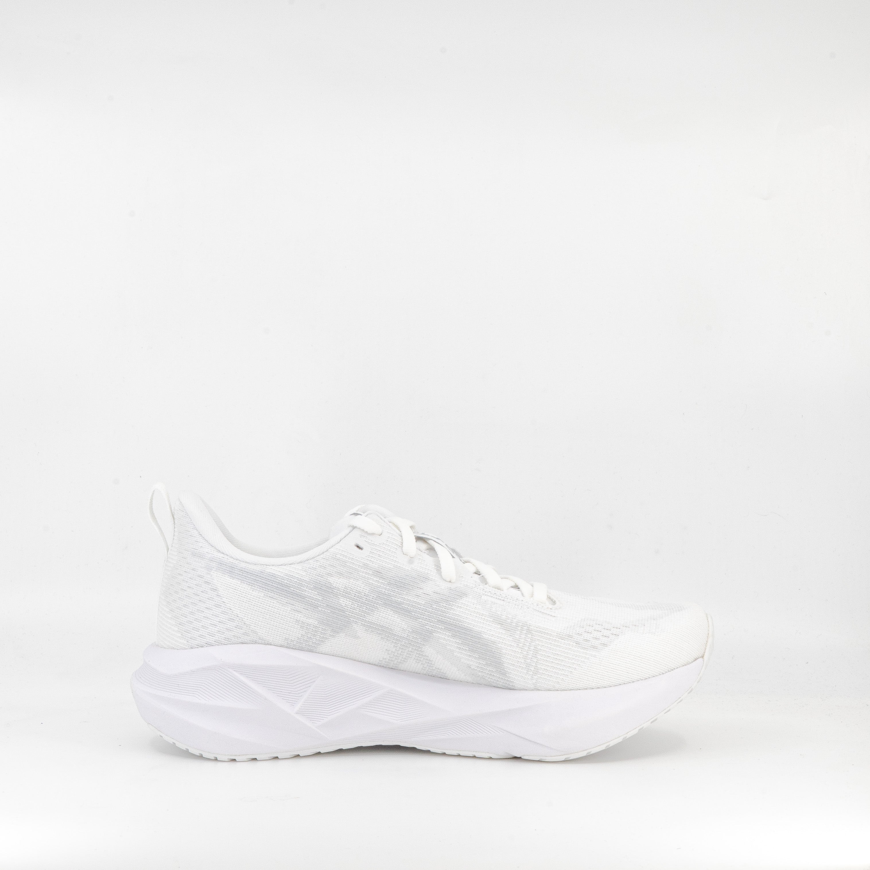 Asics Novablast 5 (B Standard) Womens White/Piedmont Grey - Frontrunner Colombo
