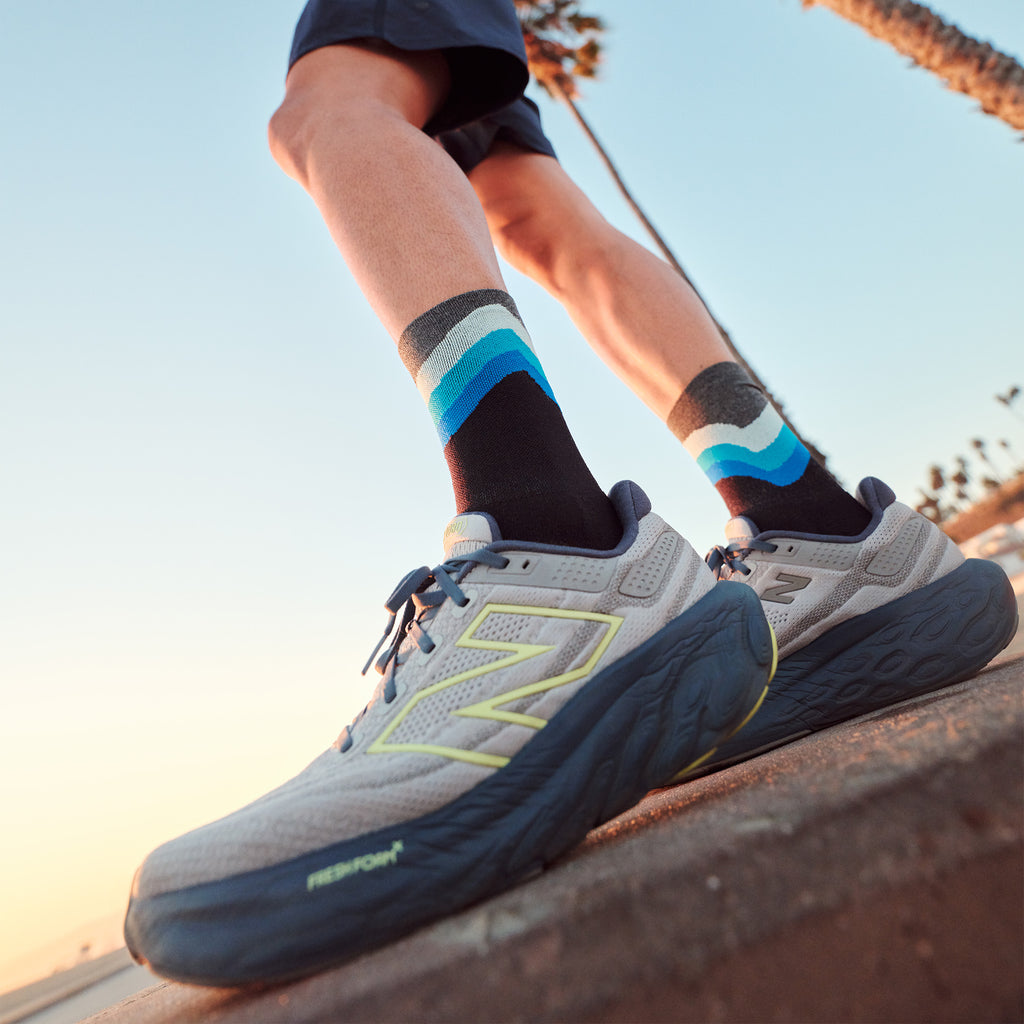 Feetures Elite Light Cushion Mini Crew Black Swell - Frontrunner Colombo