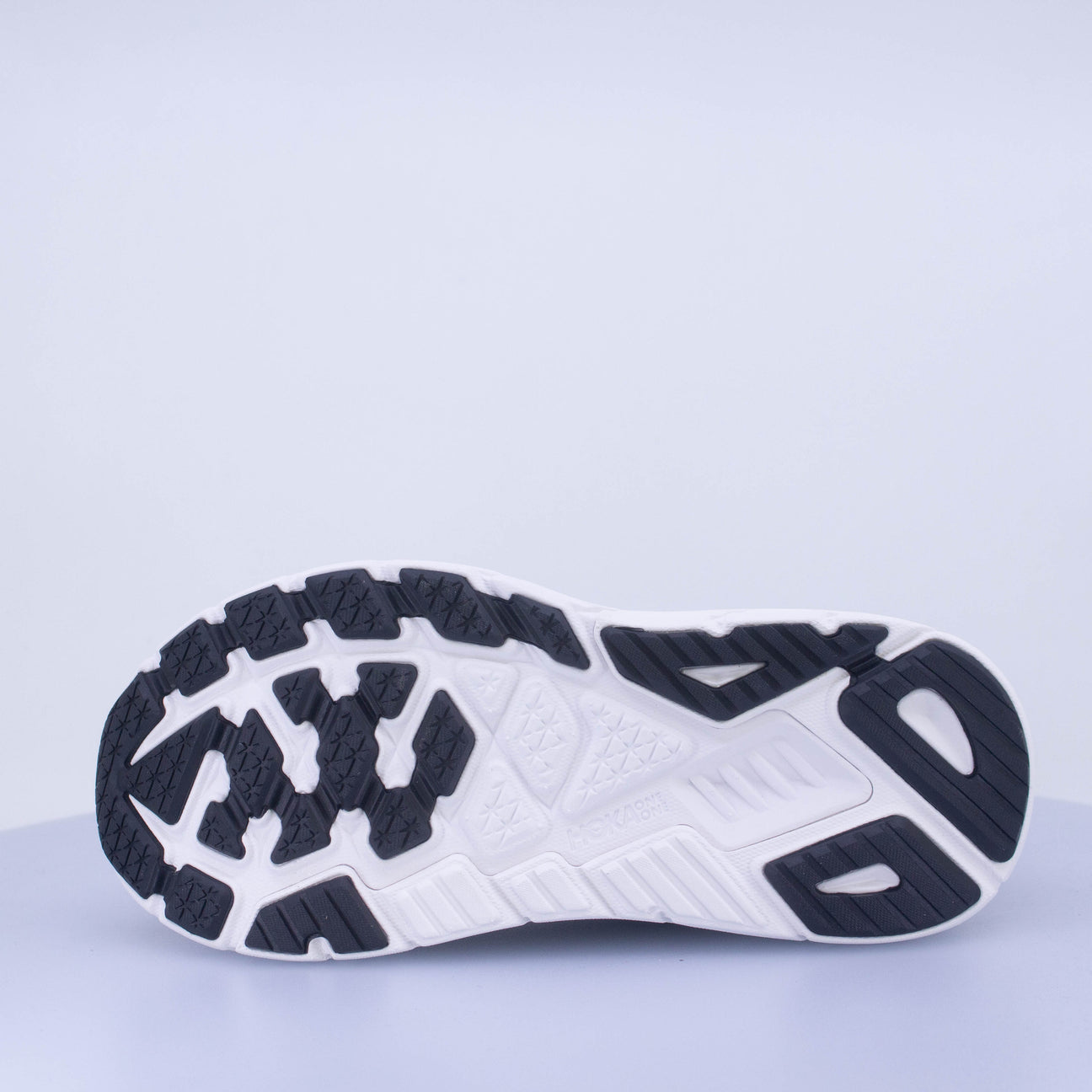 Hoka Arahi 7 (2E Wide) Mens Black/White - Frontrunner Colombo